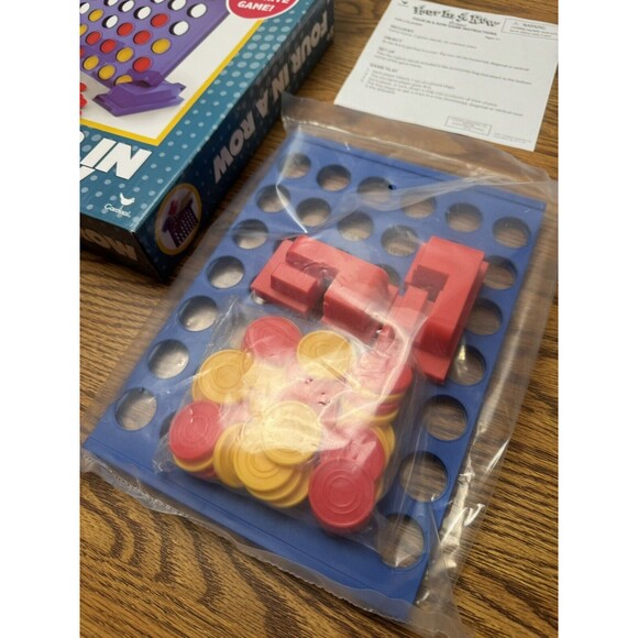 Four in a Row Game , Cardinal - Picture 4 of 6